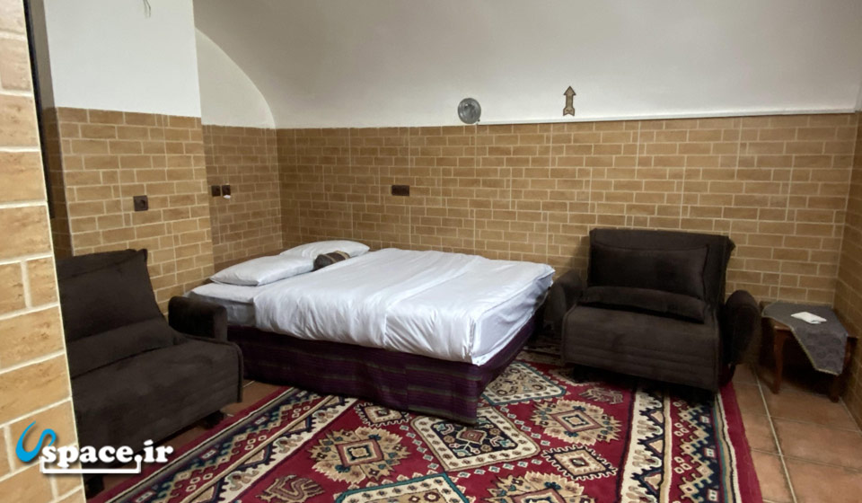 نمای داخلی اتاق اقامتگاه بوم گردی آذری ها - یزد